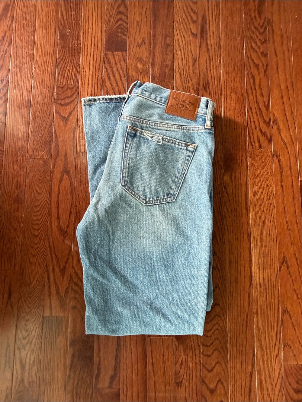Abercrombie Men’s Jeans loose.  Size 29 x 32